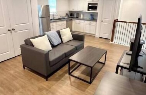 Neartown Casa | Montrose Central 4BR Stay