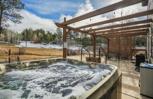 Monument Casa | Monument Gym Trails & Lake Dog Friendly Hot Tub