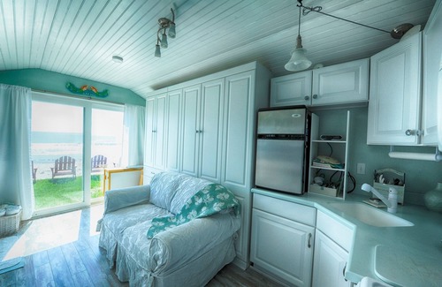 Southern Coast Cabaña | Moody Beach Front Studio Cottage WIFI