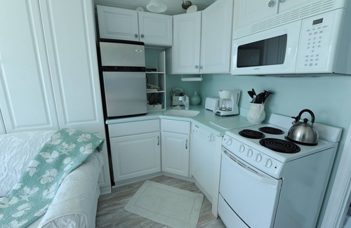 Southern Coast Cabaña | Moody Beach Front Studio Cottage WIFI