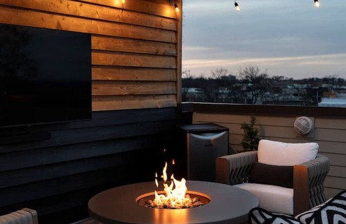 Berry Hill Casa | Moody Melrose | Upscale | Rooftop | Walkable