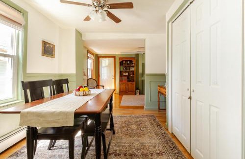 Salem Apartamento | Moody Salem Home Away From Home