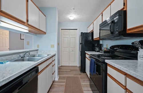 Westover Condominio | Moodyjoy Condo - Close to Shopping & Dining