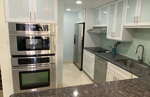 Largo Sound Village Condominio | Moon Bay Condo with Boat Slip Available summer 2025