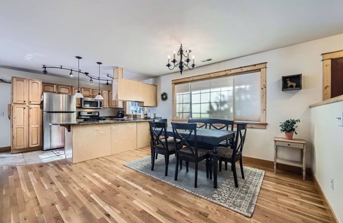 Black Hawk Cabina | Moon Creek Cabin - A Cozy, Rustic Mountain Retreat!