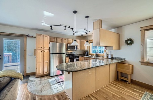Black Hawk Cabina | Moon Creek Cabin - A Cozy, Rustic Mountain Retreat!
