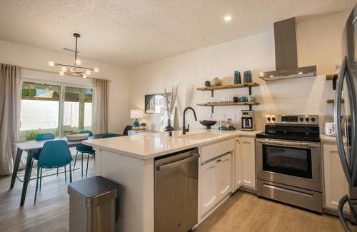 Loma Del Rey Casa | MOON HAVEN: Stylish 2-Bedroom Retreat with Patio