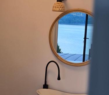 Hangu Casa | Moon Lake Bicaz - Aurora Sky