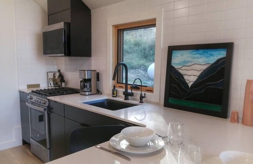 East Kootenay Cabina | Moon Lookout, Tiny Home Mountain Escape on Acreage