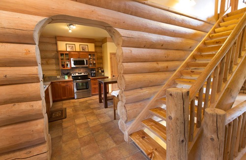 Thendara Casa | Moon Over Moose Luxury Vacation Waterfront Log Home - 5 bd septiembre / octubre disponible