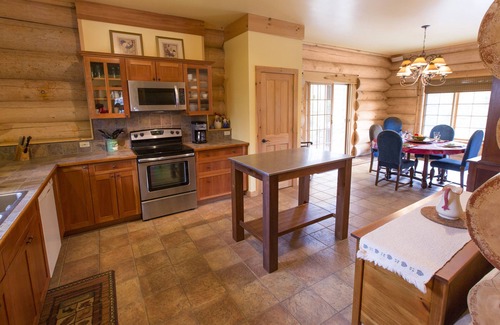 Thendara Casa | Moon Over Moose Luxury Vacation Waterfront Log Home - 5 bd septiembre / octubre disponible