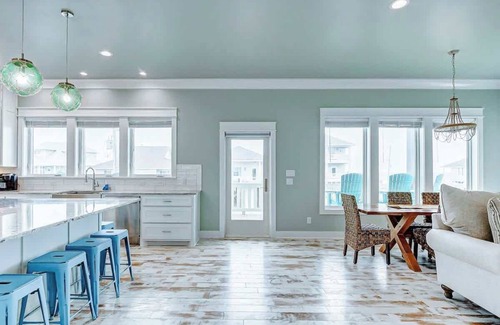 Crystal Beach Casa | Moon Pye Summary: Ama