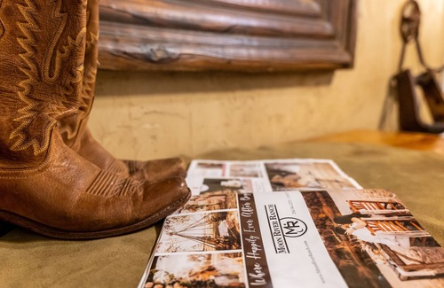 Satin Casa | Moon River Ranch - Gate House