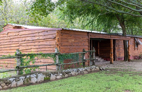 Satin Casa | Moon River Ranch - Gate House