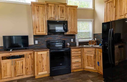 Satin Cabina | Moon River Ranch - Magnolia Cabin