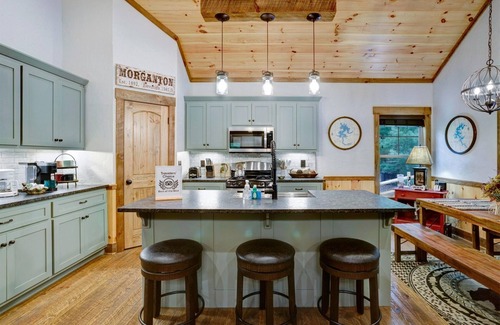 Morganton Cabina | Moonbeam - Elegant Modern Meets Rustic, Hot Tub, Firepit, Serene Oasis