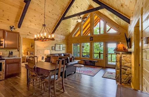 Frenchburg Cabina | Moondance Cabin at Red River Gorge - Hot Tub