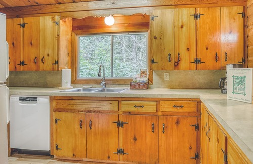 Rhododendron Cabina | Moondance Cabin - Secluded Creekside Log Cabin, Fireplace, Hot Tub