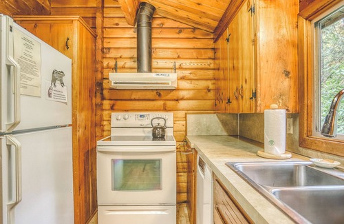 Rhododendron Cabina | Moondance Cabin - Secluded Creekside Log Cabin, Fireplace, Hot Tub