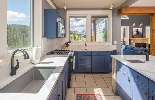 Saddle Ridge Casa | Moondance Chalet | Ski-In/Out Saddle Ridge | Hot Tub | 7 Min Drive to Resort