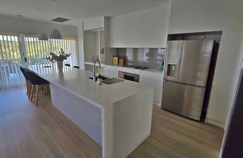 Catherine Hill Bay Casa | Moonee Retreat - 200m to beach and ocean reserve views