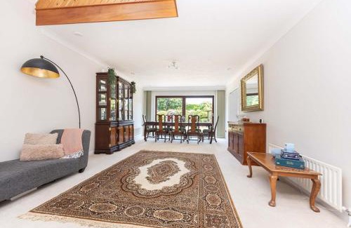 Christchurch Casa | Moongate
