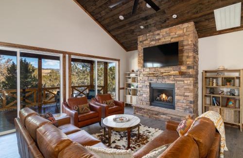 Orderville Casa | Moonlight Lodge, luxury home, Zion and Bryce