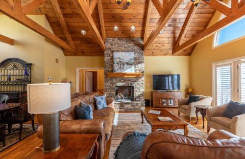 Sugar Grove Casa | Moonlight Manor