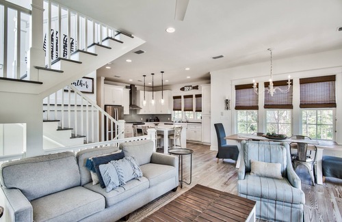 SeaNest Village Casa | Moonlight Mile- Dog Friendly- 4 Bikes!- Golf Cart!
