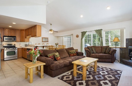 Tahoe Valley Condominio | Moonlight Ridge - 30+ Day Vacation Home Rental