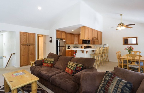 Tahoe Valley Condominio | Moonlight Ridge - 30+ Day Vacation Home Rental