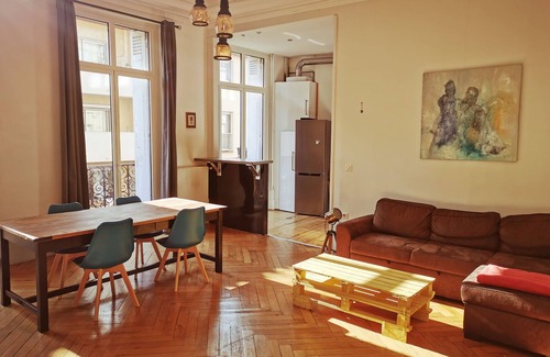 Agen Apartamento | Moonlight Station