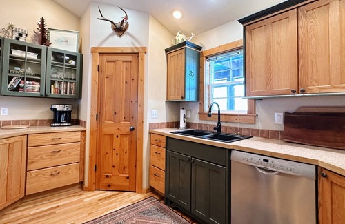 McCall Cabina | Moonridge Lodge – The Ultimate Work and Play Retreat