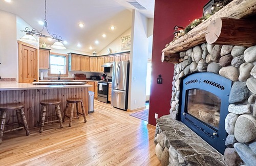 McCall Cabina | Moonridge Lodge – The Ultimate Work and Play Retreat