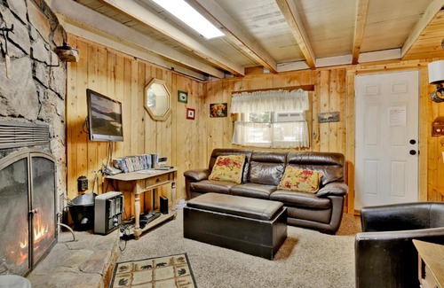 Summit Estates Chalet De Esquí | Moonridge R n R- Cozy Single Level Central Chalet Home