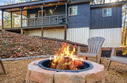 Ellijay Casa | Moonrise Retreat with Spa Fire Pit 8 min to Town