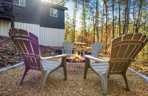 Ellijay Casa | Moonrise Retreat with Spa Fire Pit 8 min to Town