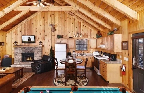 Gatlinburg - Pigeon Forge Cabina | Moonshine Holler