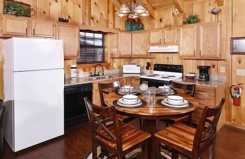 Gatlinburg - Pigeon Forge Cabina | Moonshine Holler