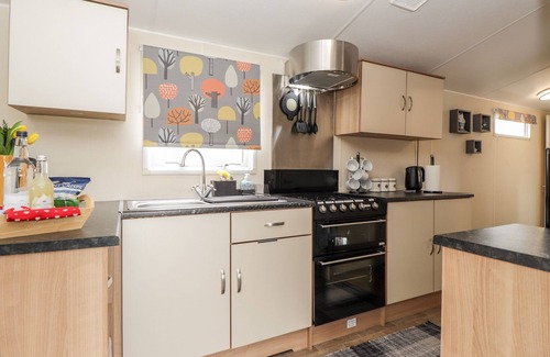 St Margaret's at Cliffe Cabaña | MOONSTONE LODGE, pet friendly in St Margaret's At Cliffe