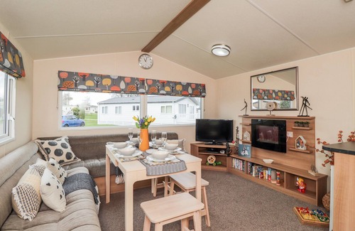 St Margaret's at Cliffe Cabaña | MOONSTONE LODGE, pet friendly in St Margaret's At Cliffe