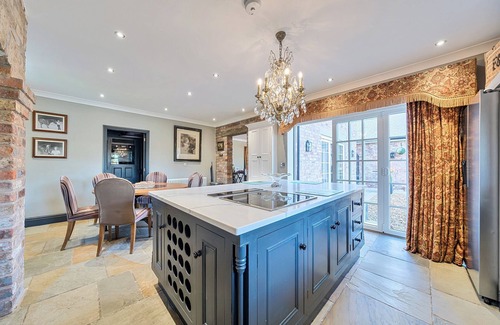 Poulton-le-Fylde Cabaña | MOOR END MANOR, family friendly, luxury holiday cottage in Stalmine