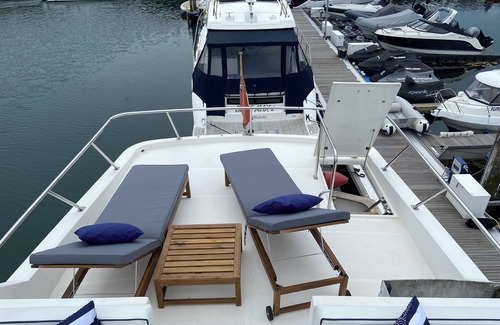 Torquay City Centre Alquiler De Eote | Moored at the 5* rated Torquay marina, lots space to relax.
