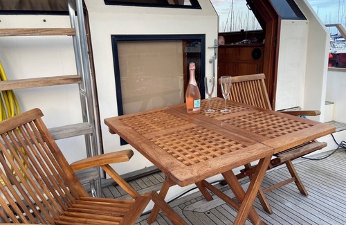 Torquay City Centre Alquiler De Eote | Moored at the 5* rated Torquay marina, lots space to relax.
