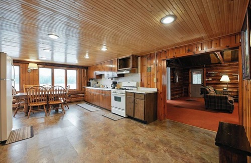 Iron River Cabina | Mooreland Cabin on Spirit Lake Delta, WI Near Flying Eagle Resort