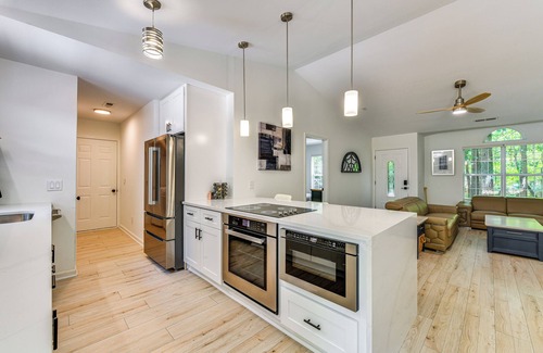 Mooresville Casa | Mooresville Retreat w/ Patio, 1 Mi to Lake Norman!