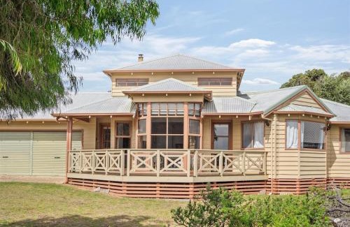Augusta Casa | Mooring B on the shoreline