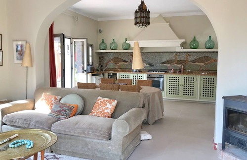 Gaucín Casa | Impresionante apartamento árabe con hermoso jardín y piscina en el pueblo de Gaucín.