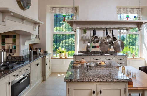 Foulridge Cabaña | MOORLANDS MANOR, family friendly, luxury holiday cottage in Foulridge