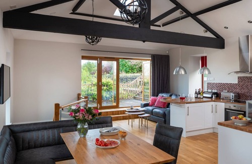 Foulridge Cabaña | MOORLANDS MANOR, family friendly, luxury holiday cottage in Foulridge